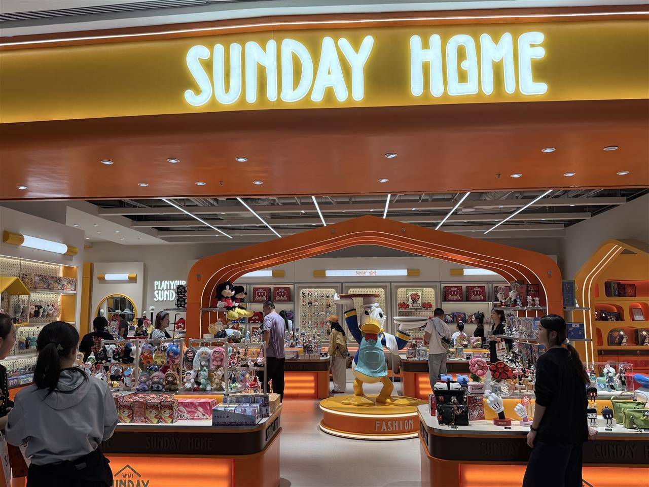 迪士尼蛋糕变身拍拍灯！武汉新开一家潮流艺术家居店为顾客提供情